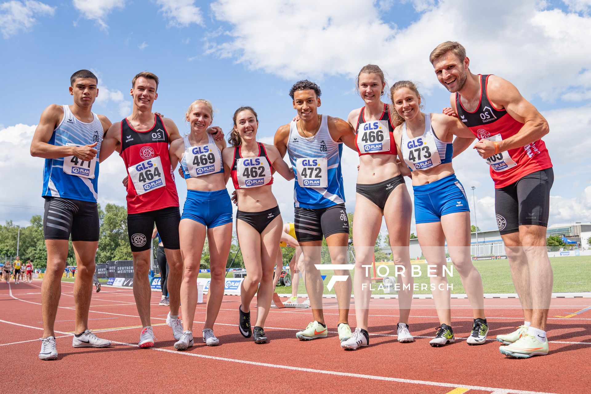 Jason Gordon (OTB Osnabrueck), Florian Kroll (LG Osnabrueck), Sophie Weymann (OTB Osnabrueck), Marie Zepter (LG Osnabrueck), Jordan Gordon (OTB Osnabrueck), Jana Rohling (LG Osnabrueck), Katrin Beutel (OTB Osnabrueck), Fabian Dammermann (LG Osnabrueck) am 29.05.2022 waehrend der Deutschen Meisterschaften Langstaffel im Otto-Schott-Sportzentrum in Mainz